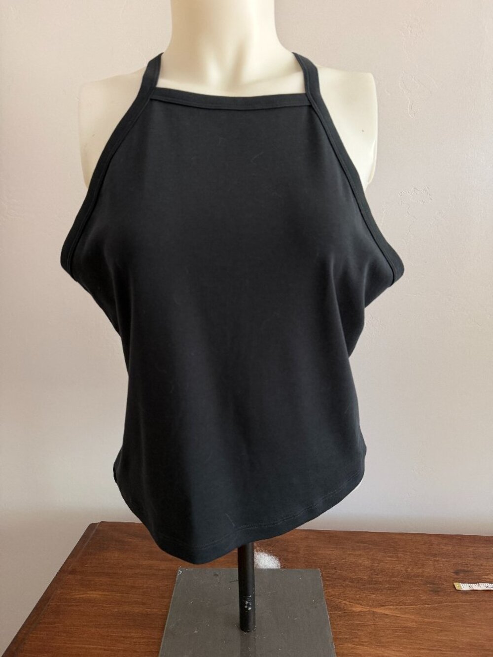 Fabletics NWT Black High Neck Cropped Tank Size XL Halter Neck